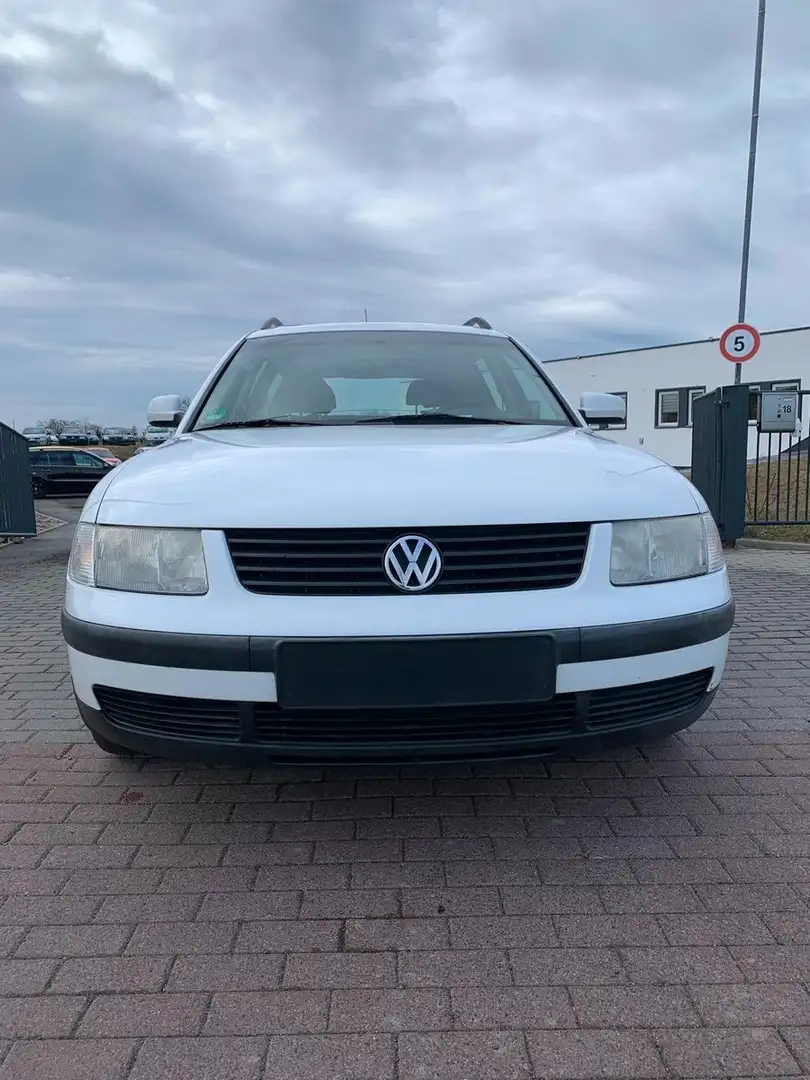 Volkswagen Passat Kombi 1.6 Weiß - 2