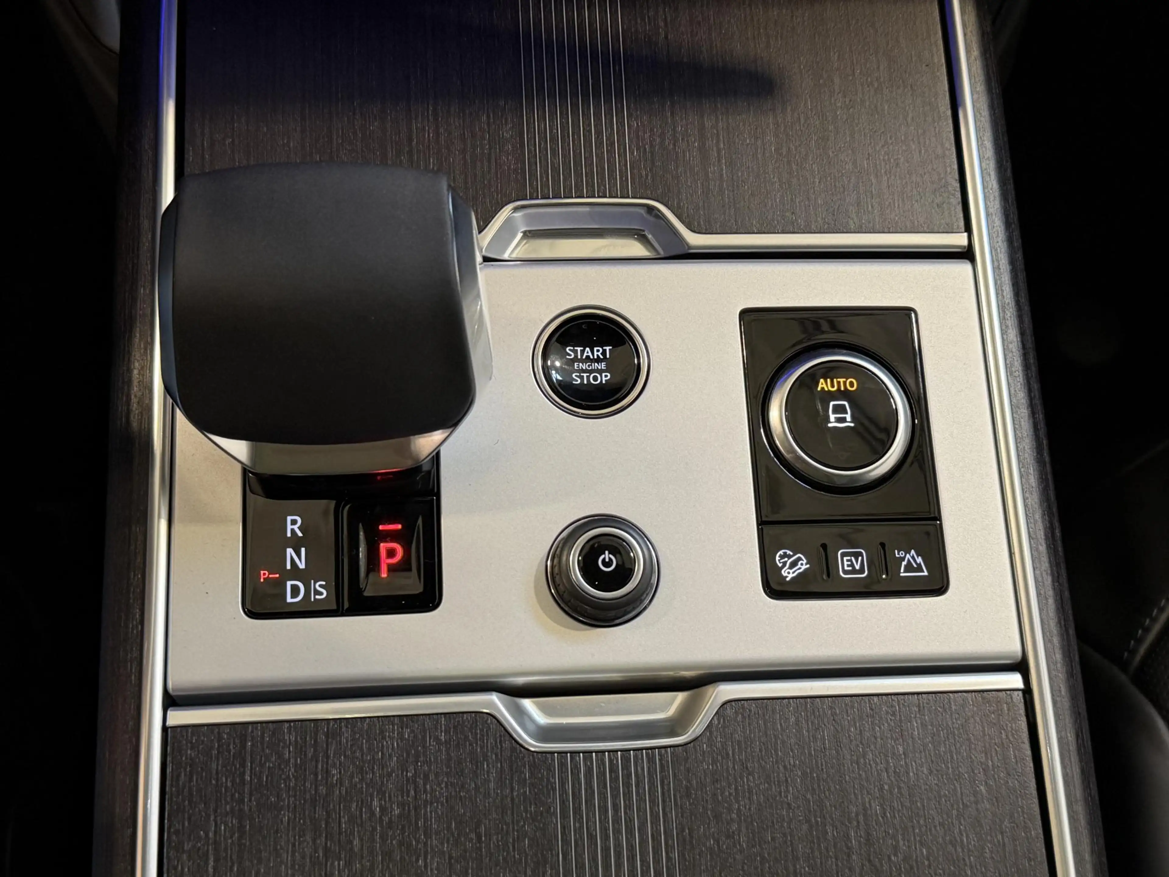Land Rover Range Rover 3.0 P460e Westminster Edition PHEV NEW — photo 17