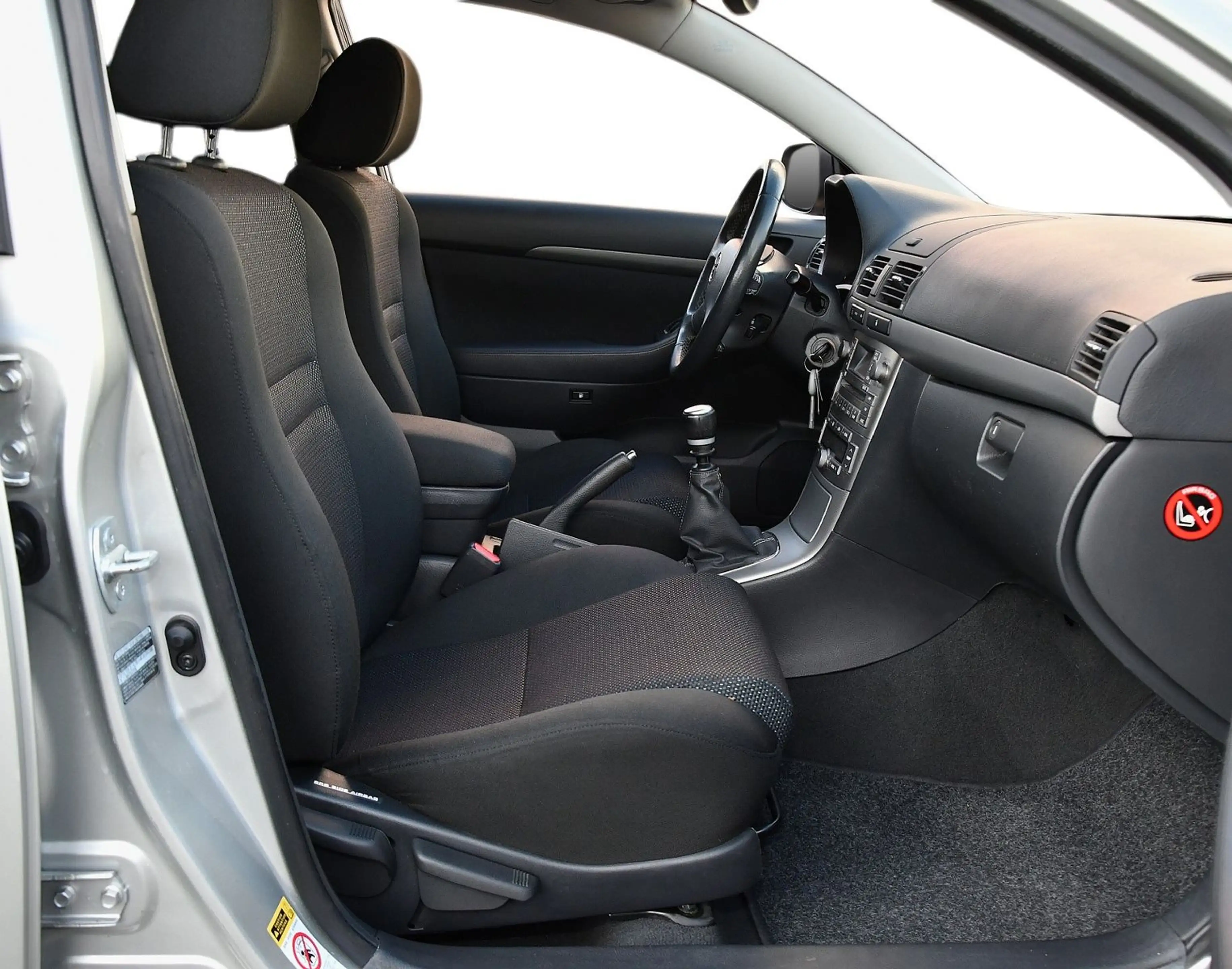 Toyota Avensis 2.2 D-CAT Sol*Top Zustand*Scheckheft* — photo 13