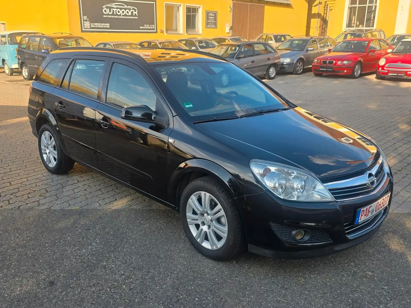 Opel Astra H Caravan Edition Schwarz - 1