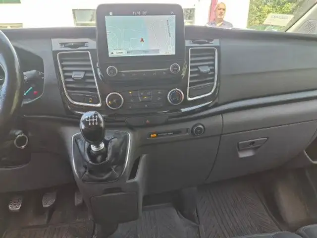 Ford Transit Custom view 14