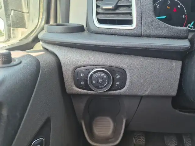 Ford Transit Custom view 15