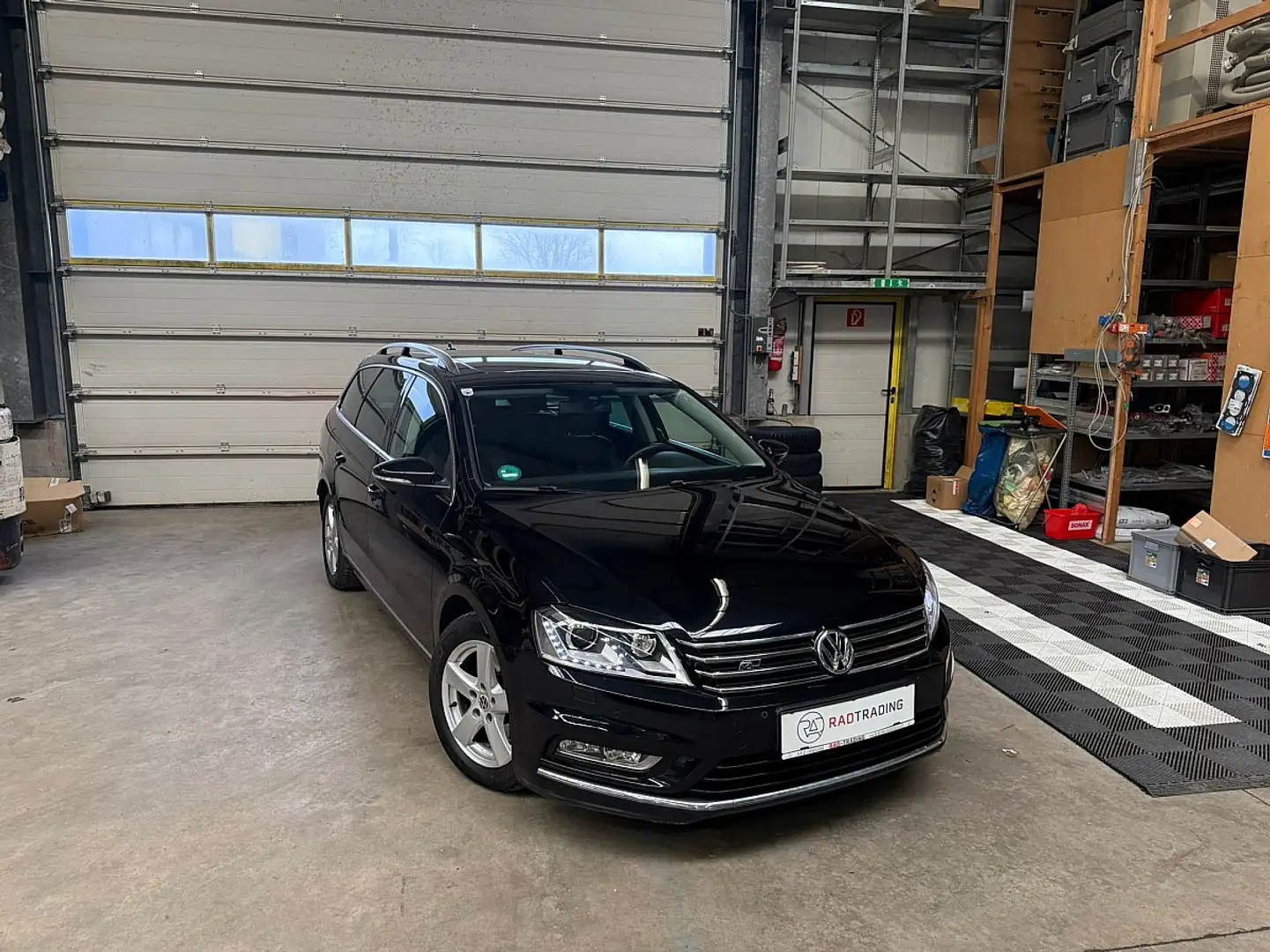 Volkswagen Passat Variant Sky BMT TDI DPF 4Motion R-Line *PANO* *NAVI* *SHZ* Schwarz - 1