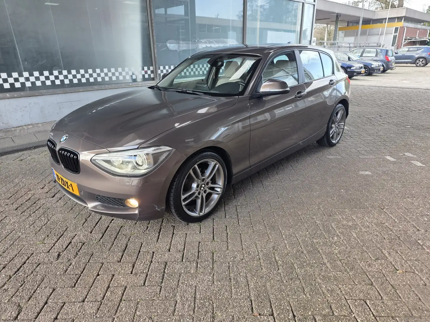 BMW 1er M Coupé 114i Upgrade Edition Marrón - 2