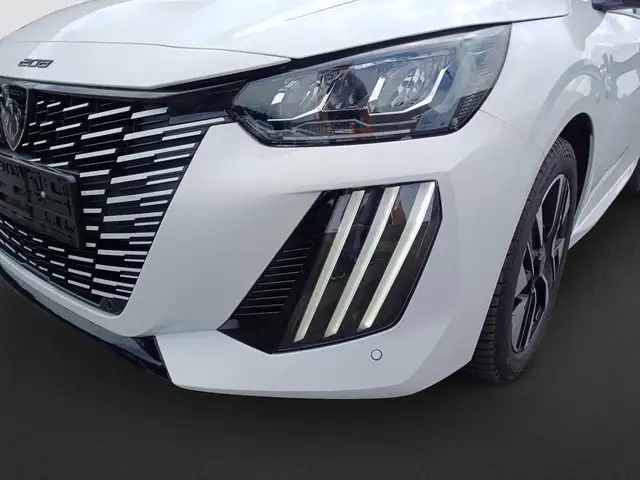 Peugeot 208 view 9