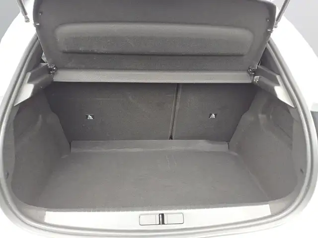 Peugeot 208 view 7