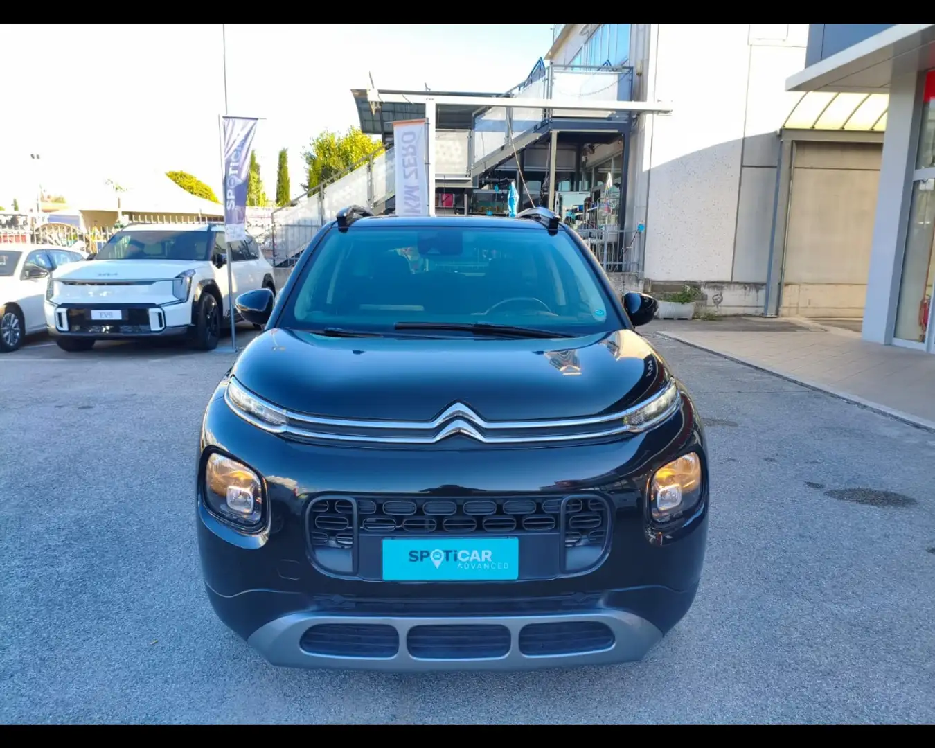Citroen C3 Aircross Aircross 1.2 PureTech Shine Zwart - 2