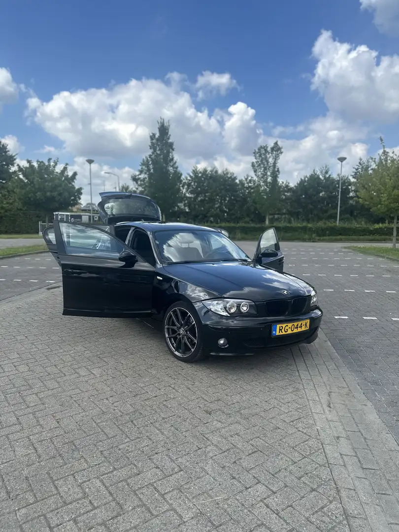 BMW 116 High Executive Black - 1