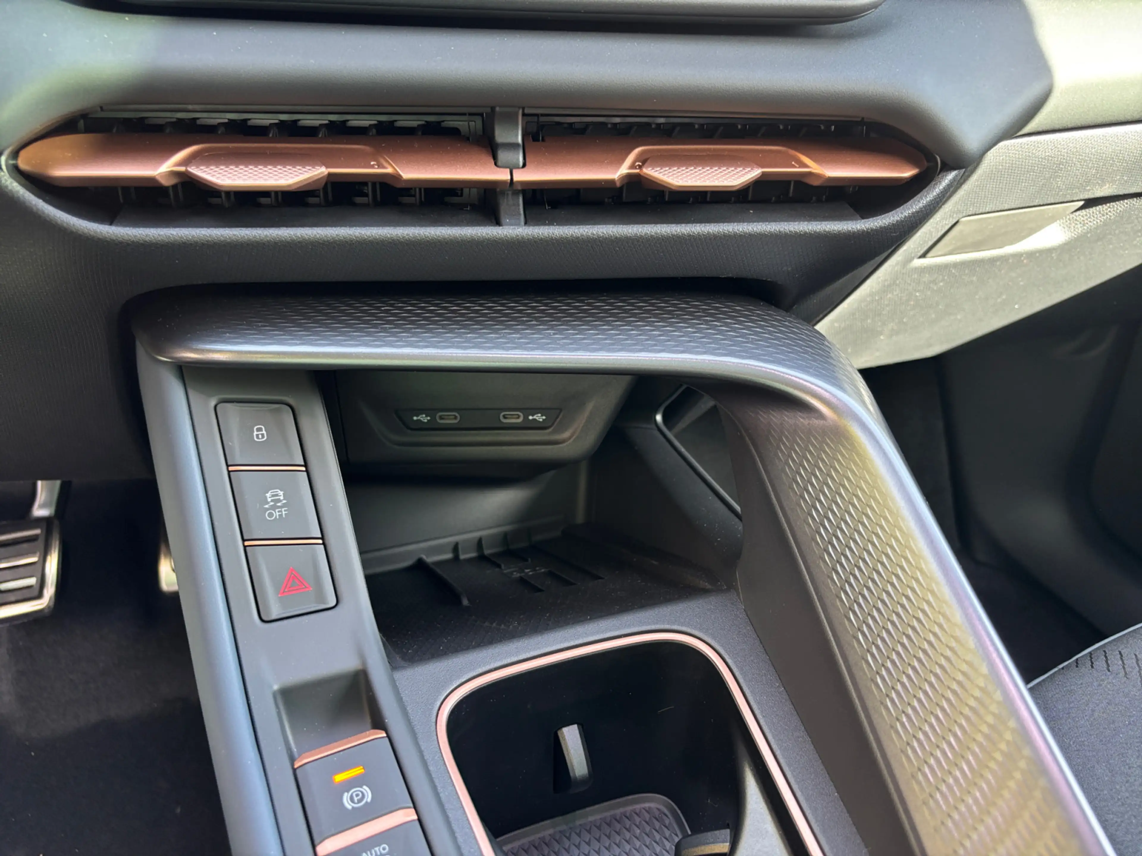 CUPRA Terramar 2.0 TSI 204 PS 7-Gang AHK Pano Top-View — photo 8