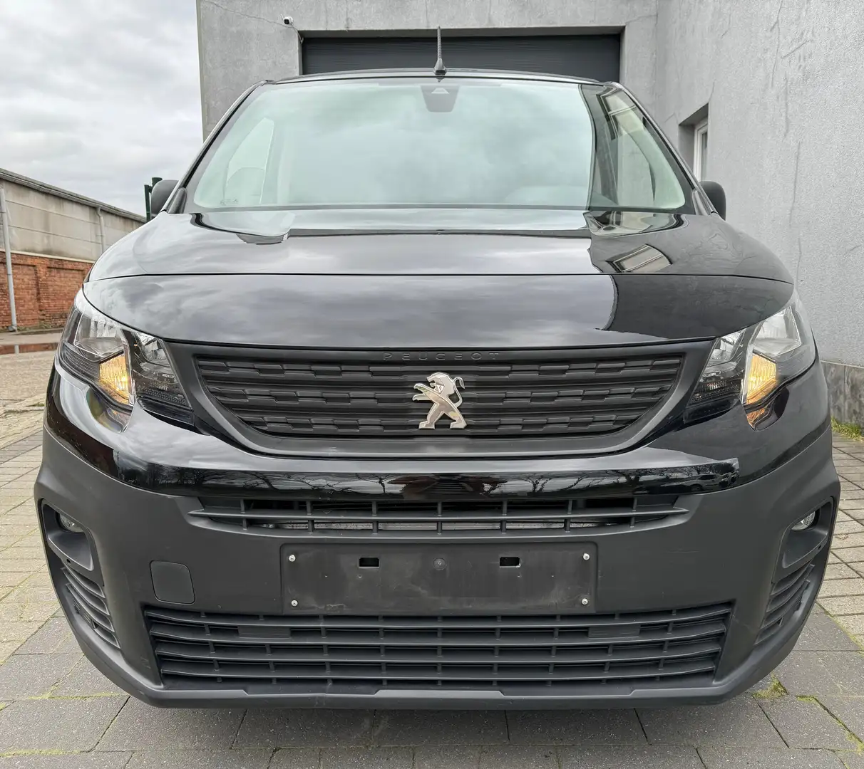 Peugeot Partner L2H1 1.5 DIESEL 2019 AUTOMAAT 42000 KM BTW LV Noir - 2