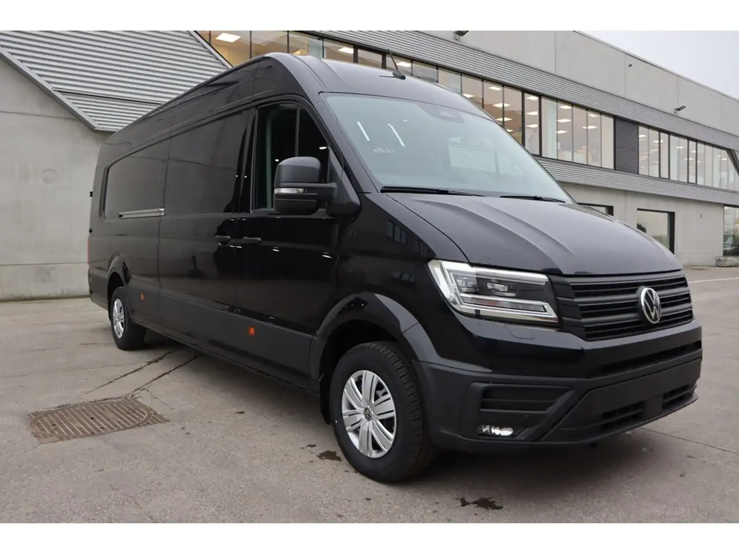 Volkswagen Crafter 35 Fourgon L5H3 4490 mm 2.0 TDI 177 hp Aut. Zwart - 1