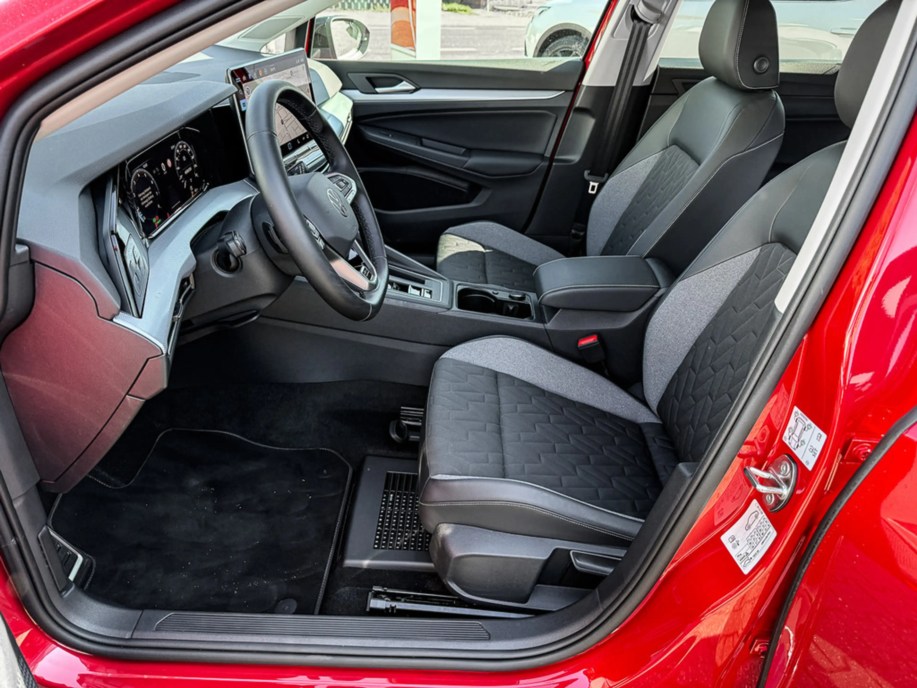 Volkswagen Golf VIII Goal 1.5 eTSI DSG/Kamera/Navi/Sitzh./LED/Ganzjahresreifen — photo 15