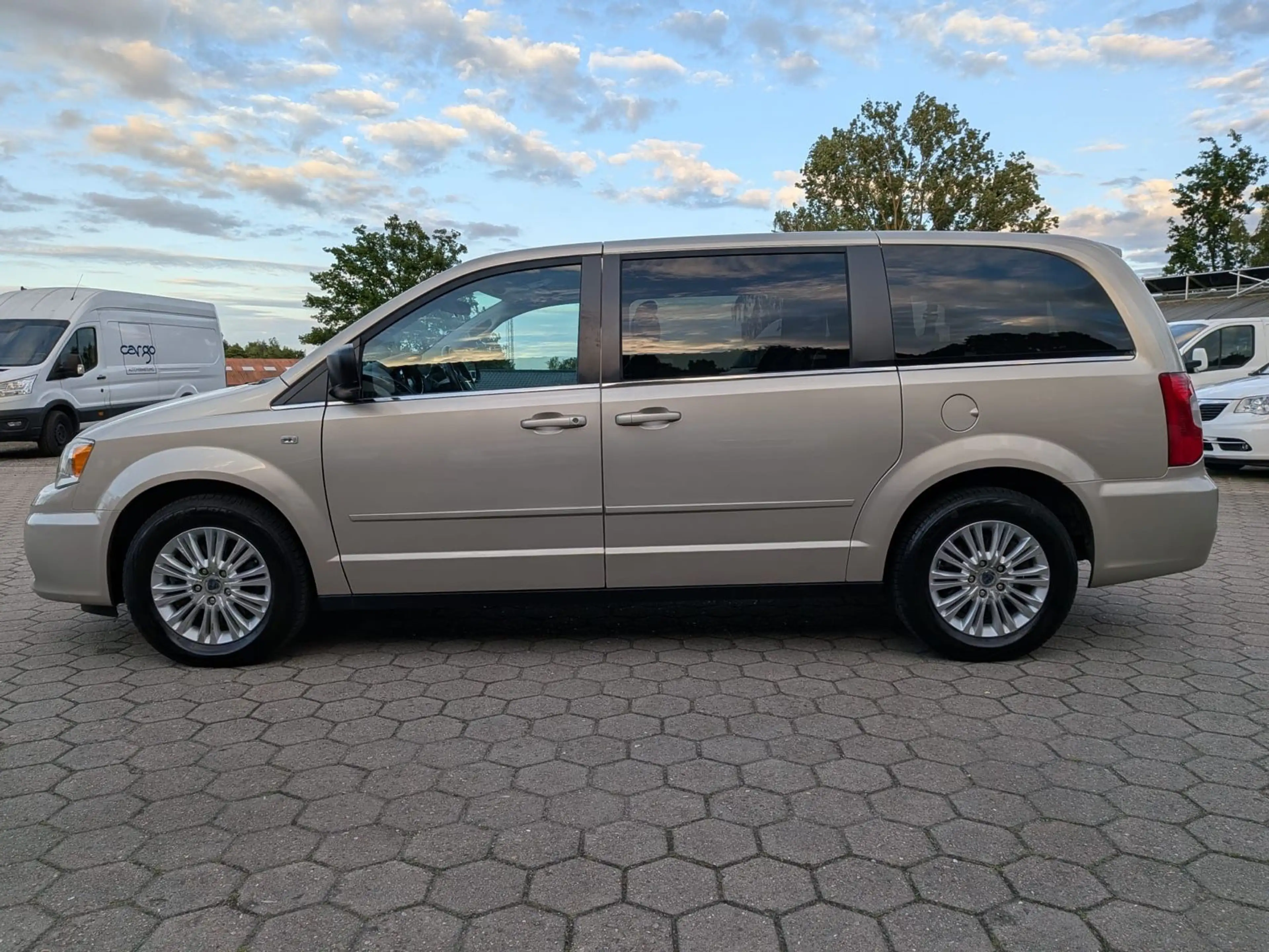 Lancia Voyager 7-Sitze TÜV-Neu + Garantie — photo 7