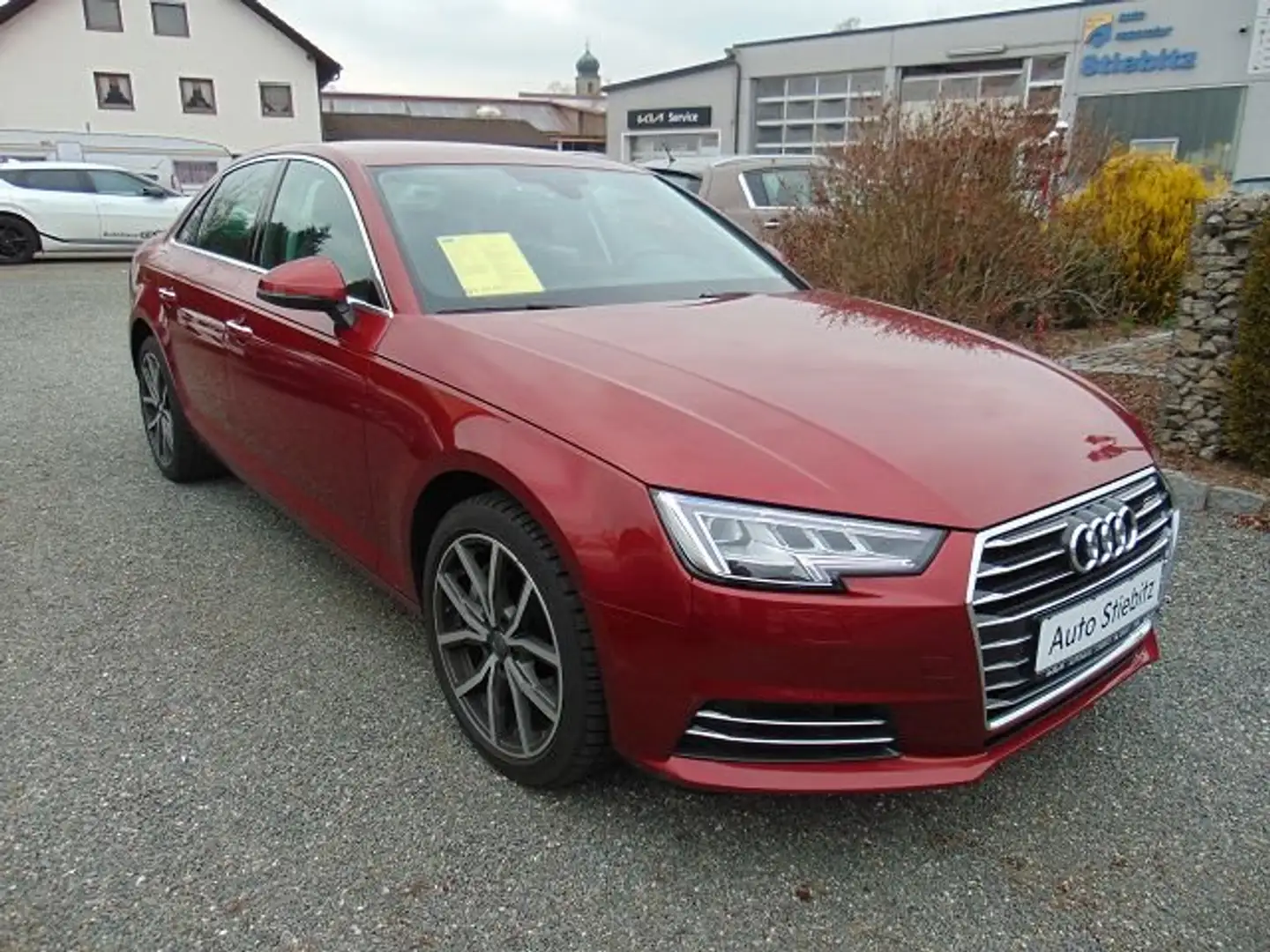 Audi A4 design Rot - 2