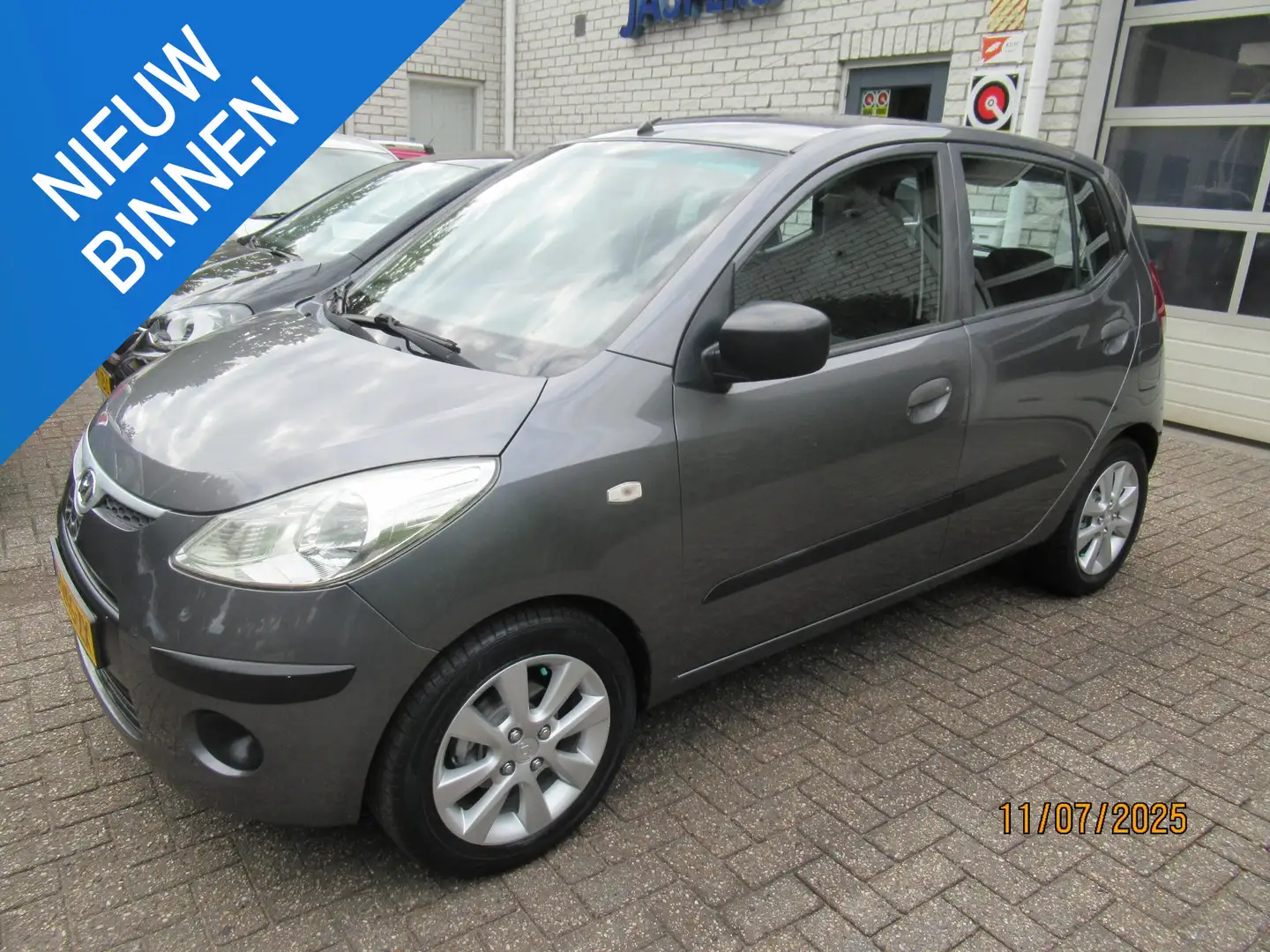Hyundai i10 1.1 Active Grijs - 1