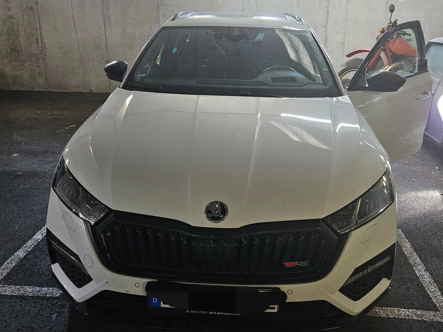 Skoda Octavia Octavia Combi 2.0 TSI DSG RS Weiß - 1