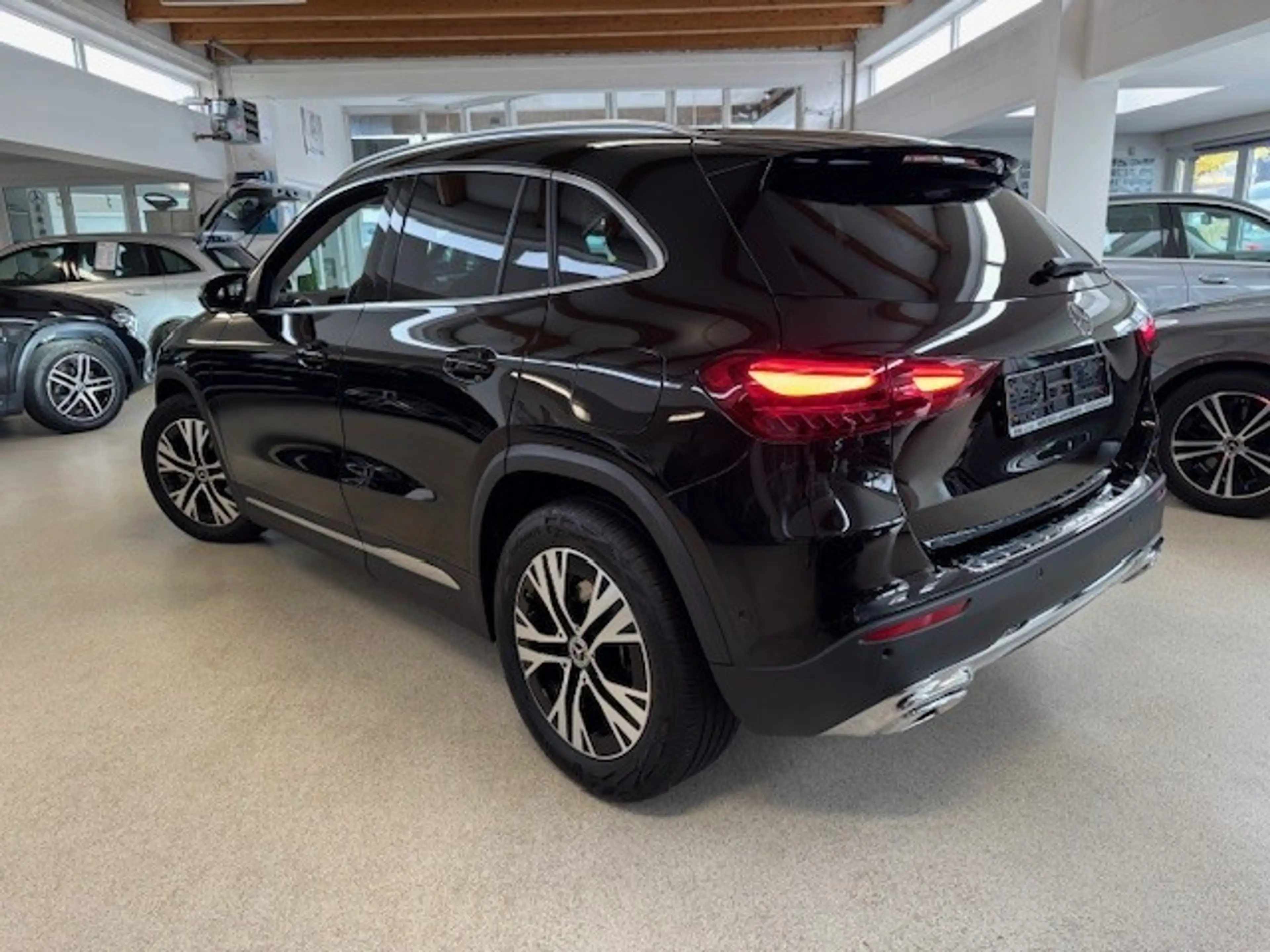 Mercedes-Benz GLA 220 Matic+Modelljahr2026+AHK+DISTRONIC+NSW+Winter-Pake — photo 6