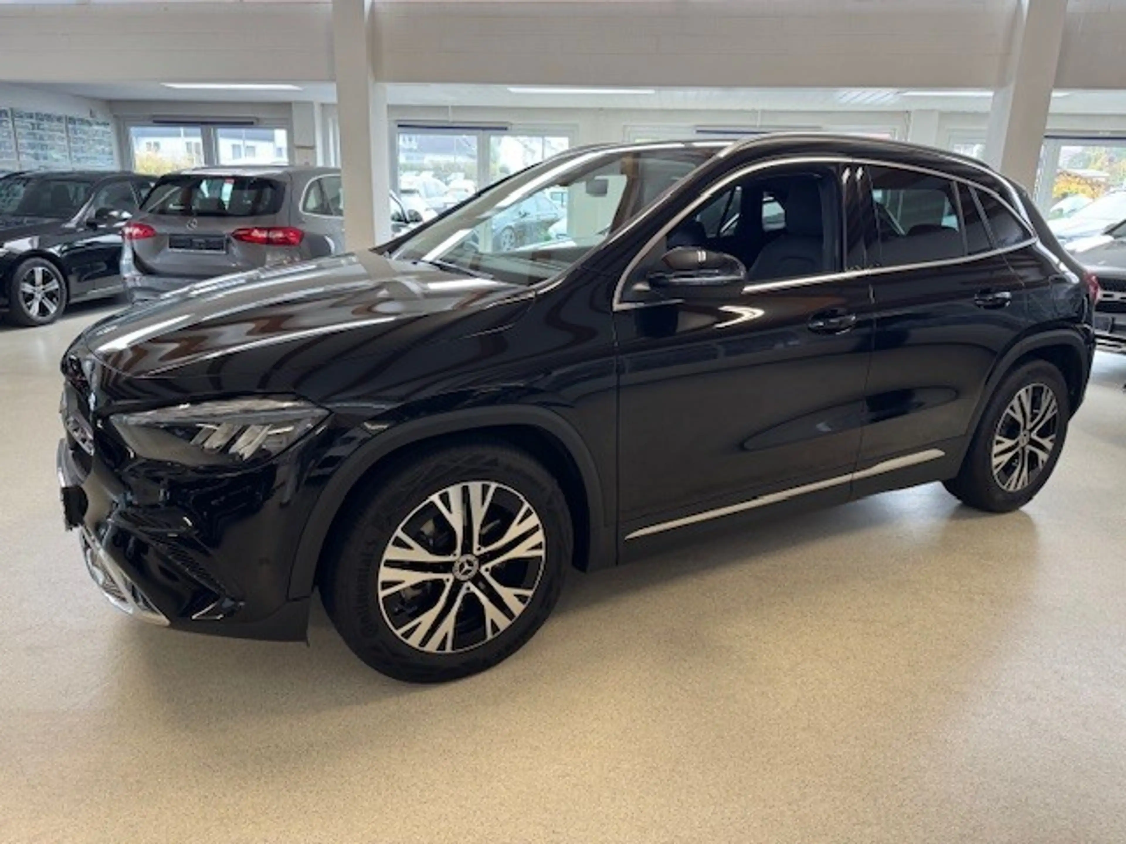 Mercedes-Benz GLA 220 Matic+Modelljahr2026+AHK+DISTRONIC+NSW+Winter-Pake — photo 4
