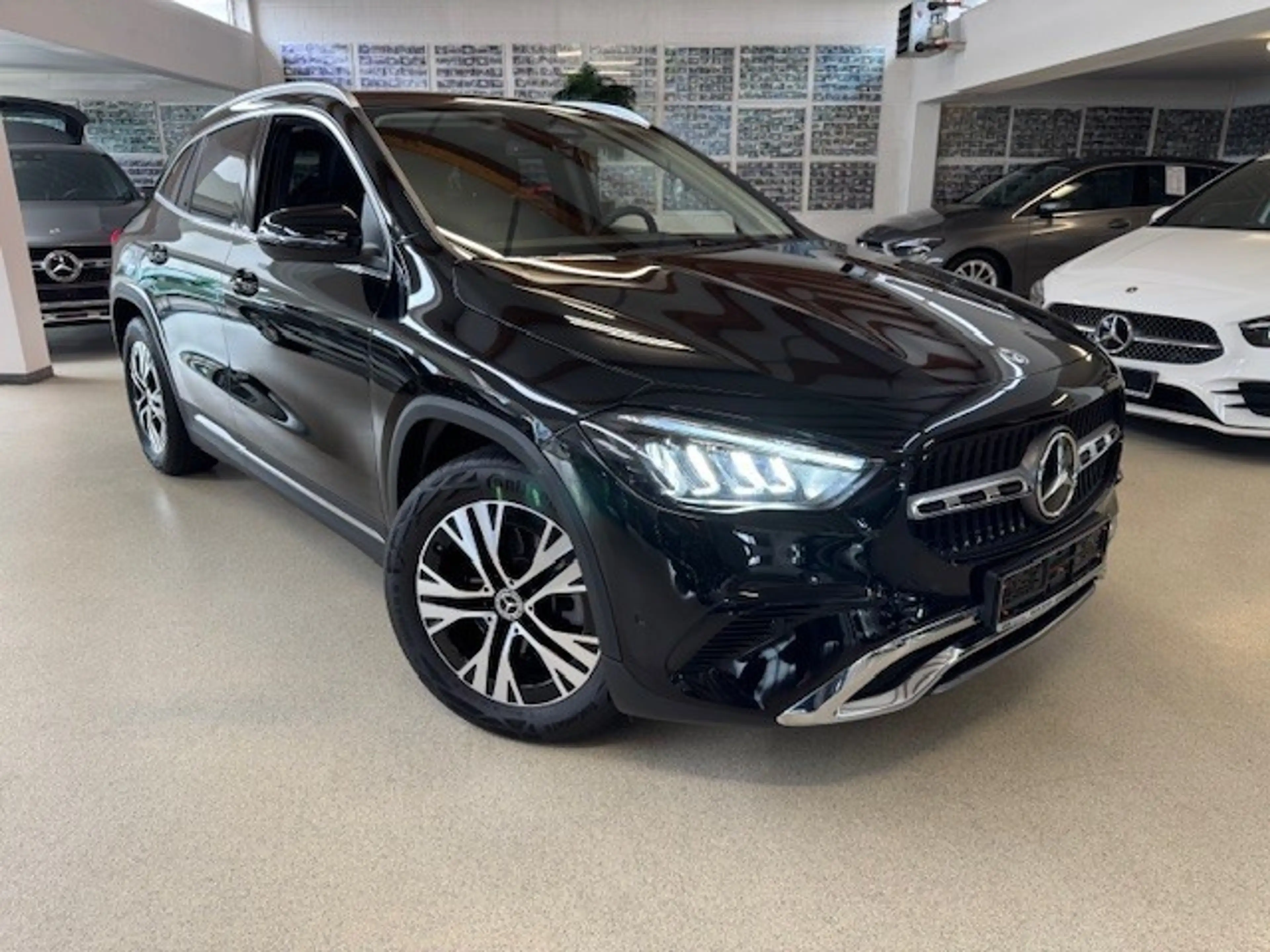 Mercedes-Benz GLA 220 Matic+Modelljahr2026+AHK+DISTRONIC+NSW+Winter-Pake — photo 3