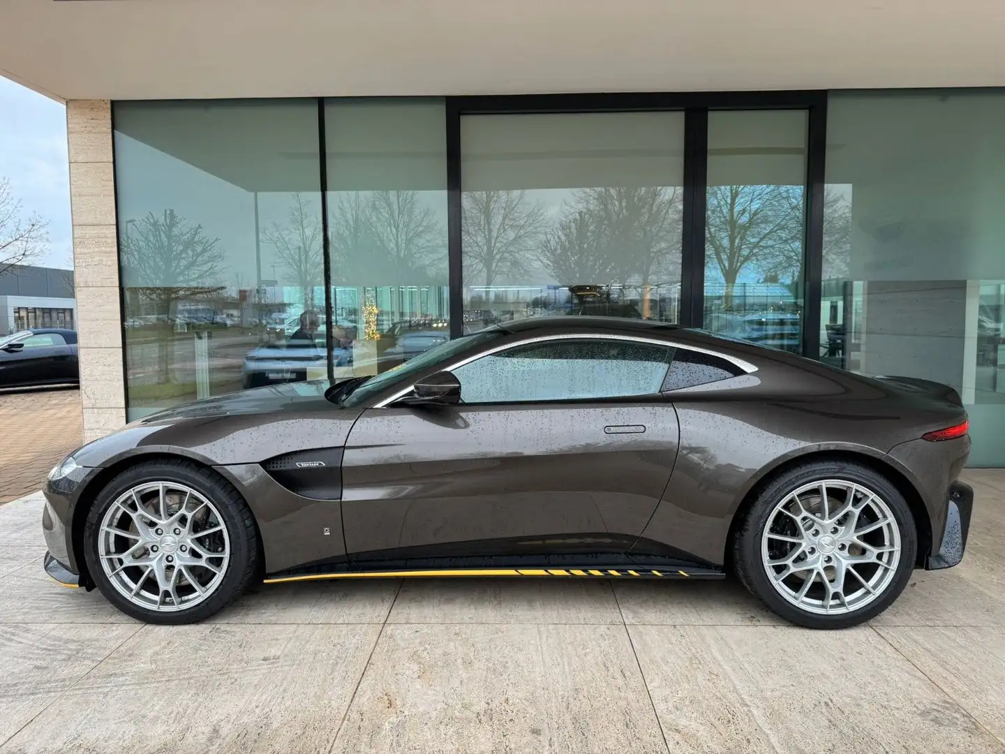 Aston Martin V8 007 Edition *Aston Martin Memmingen* Gris - 2