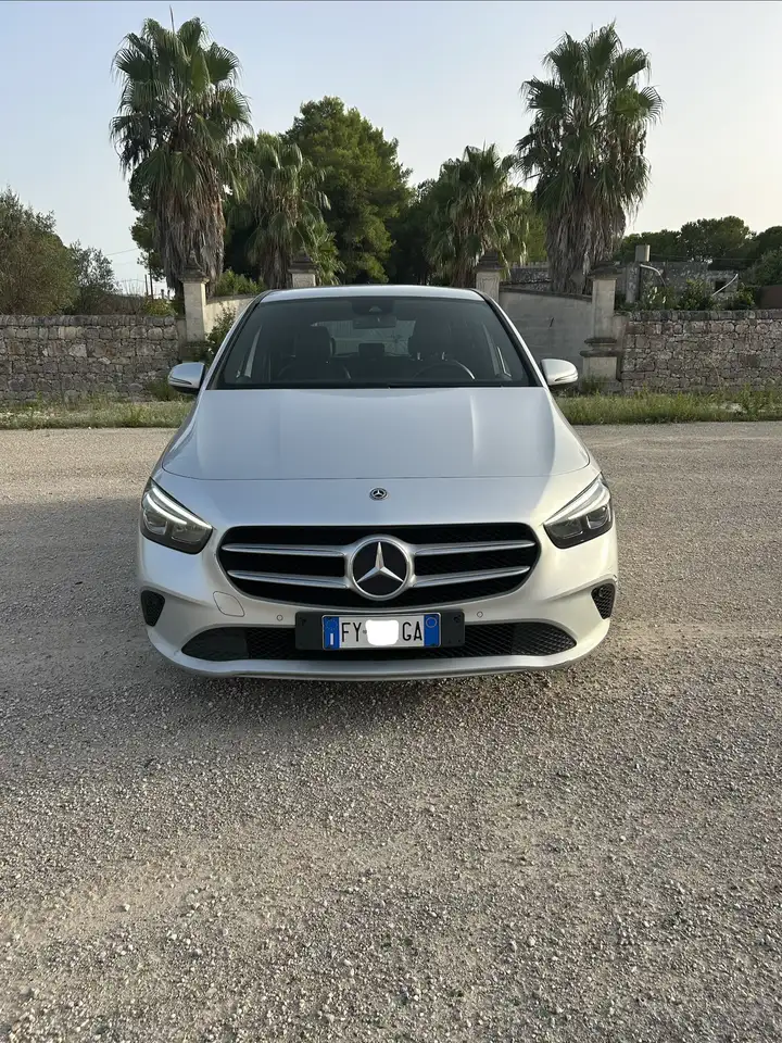 Mercedes-Benz B 180