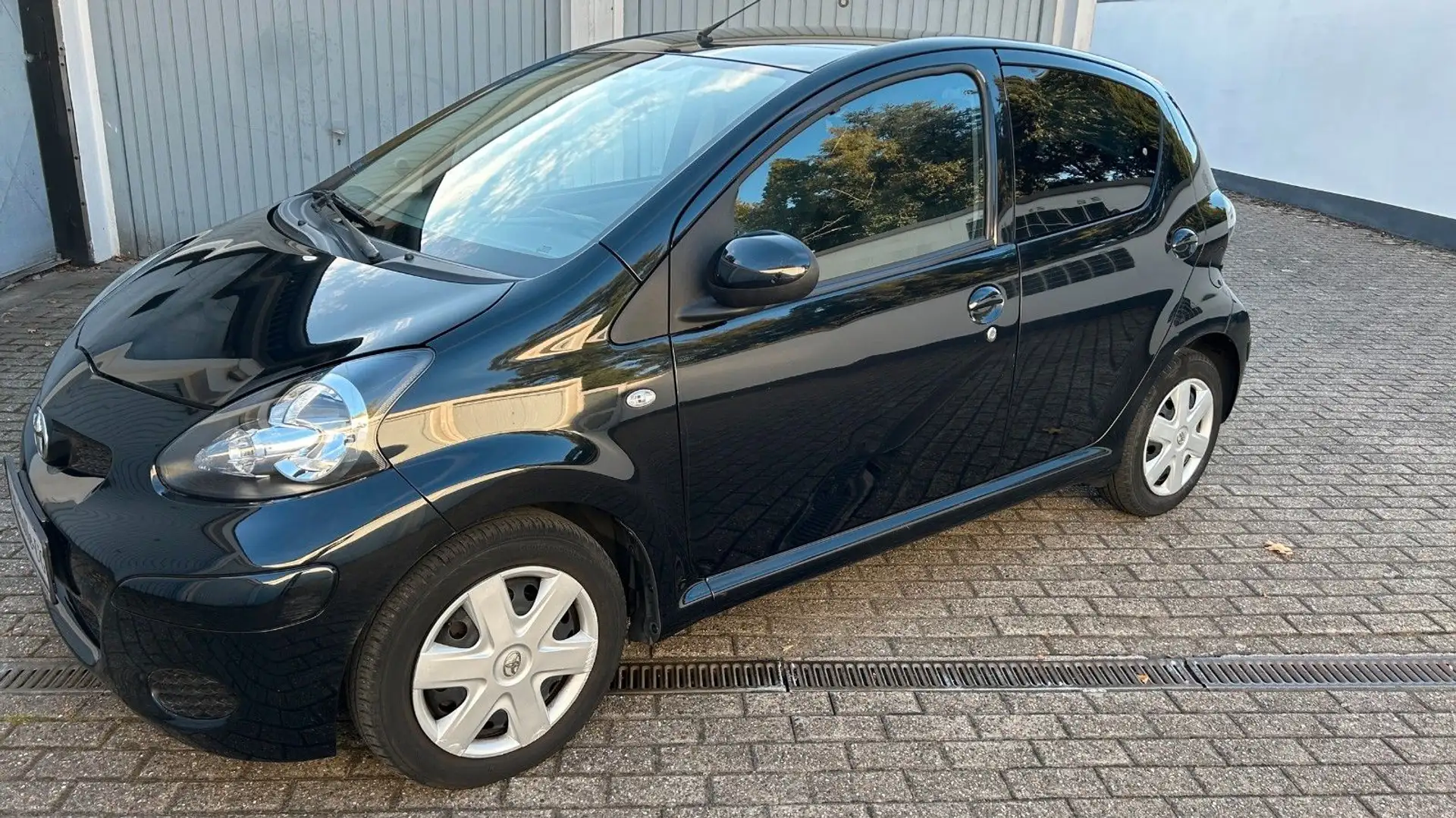 Toyota Aygo 1,0 Edition / Klima / 2.Hd. Schwarz - 1