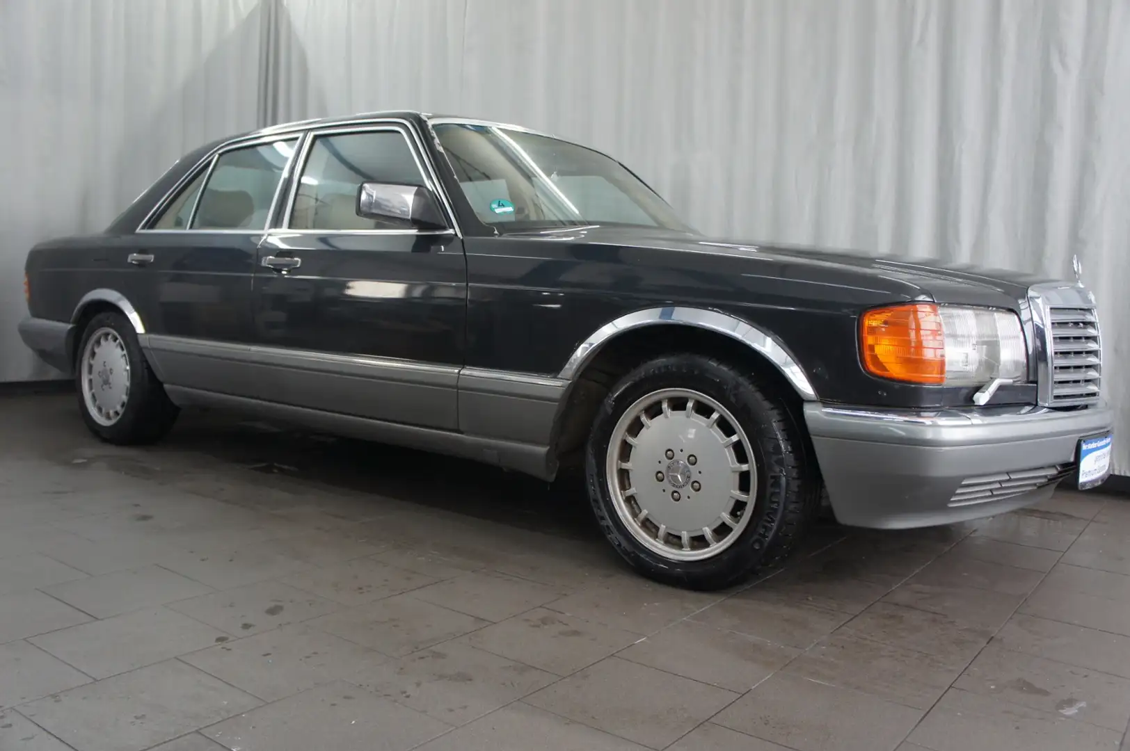 Mercedes-Benz 300 SE #26-2 Noir - 1