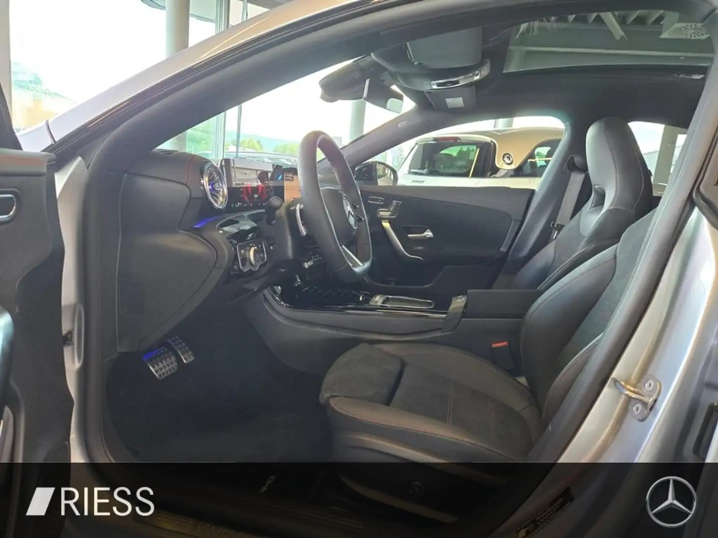 Mercedes-Benz CLA 220 4M AMG+AHK+PANO+MULTIBEAM+DISTRONIC+MEMO Silber - 2