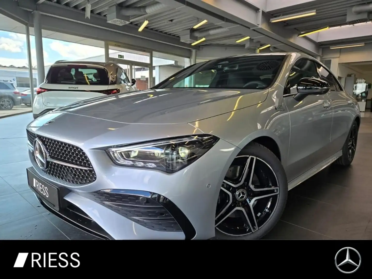 Mercedes-Benz CLA 220 4M AMG+AHK+PANO+MULTIBEAM+DISTRONIC+MEMO Silber - 1