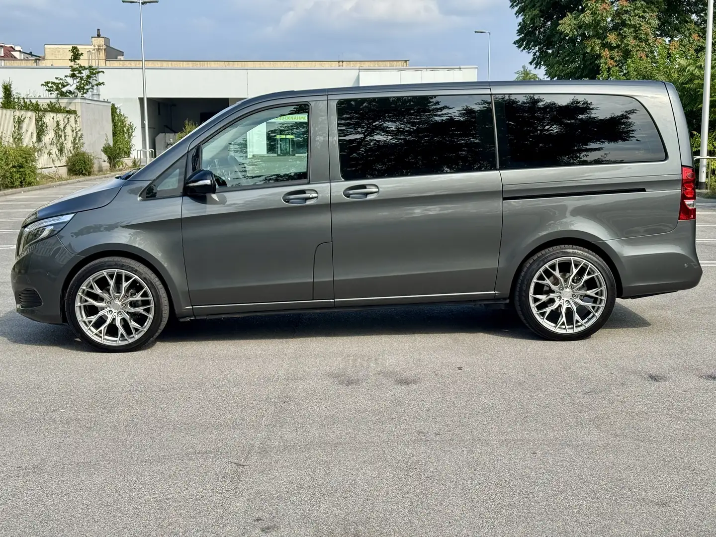 Mercedes-Benz V 8-Sitzer Lang Automatik LED PDC CARPLAY 170PS Gris - 2