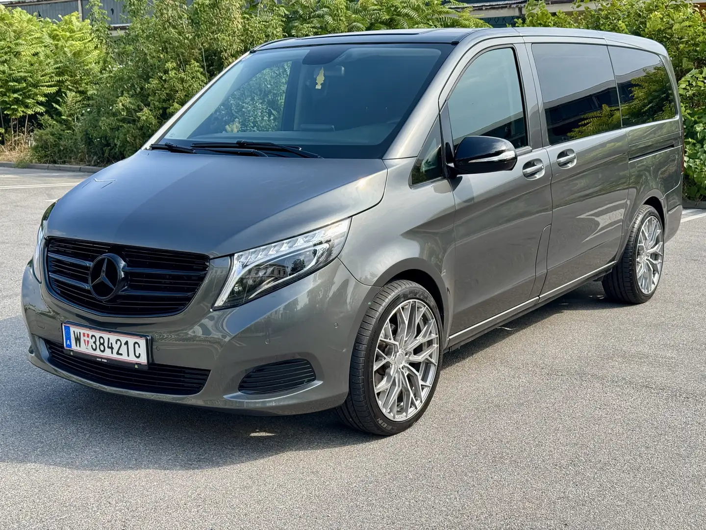 Mercedes-Benz V 8-Sitzer Lang Automatik LED PDC CARPLAY 170PS Gris - 1