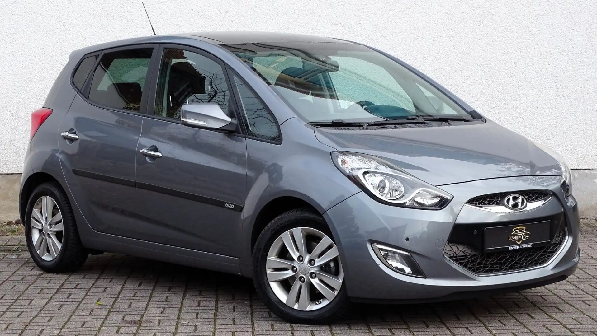 Hyundai iX20 1.6Trend|Automatik|NAVI|SHZ|Kamera|PANO|AHK Grau - 1