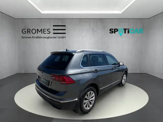 Volkswagen Tiguan view 3