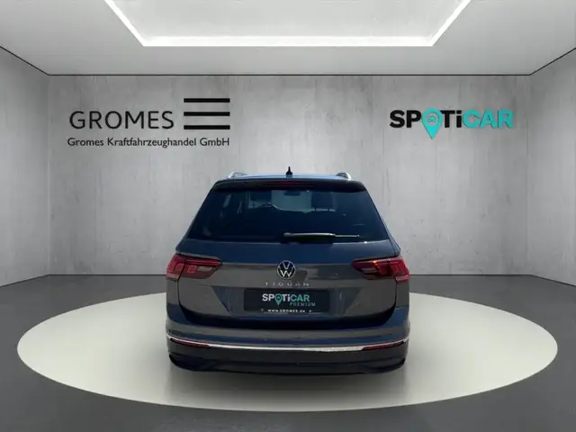 Volkswagen Tiguan view 4