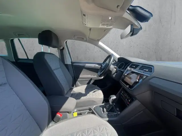 Volkswagen Tiguan view 13