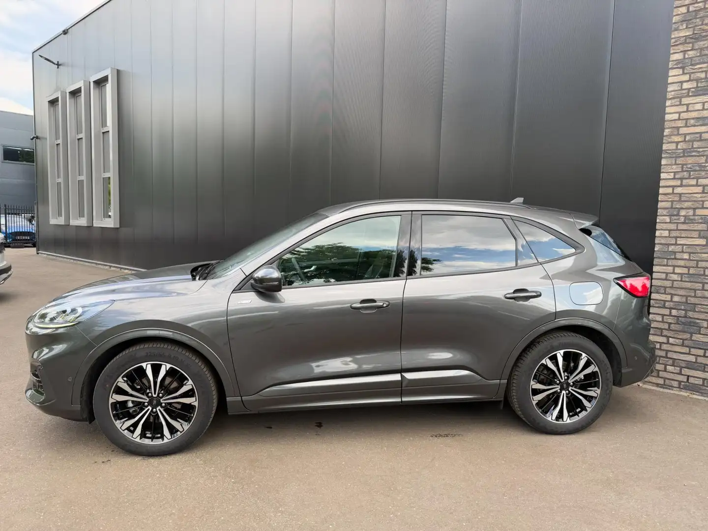 Ford Kuga 2.5 FHEV 190pk ST-LIne X HUD, Camera's, AGR, Navi, Gris - 2