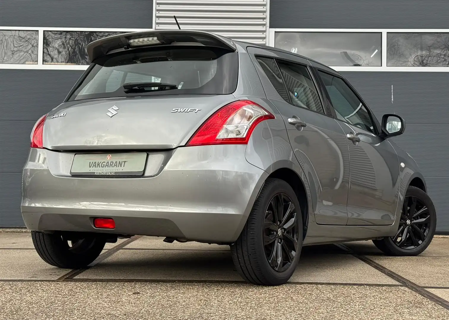 Suzuki Swift 1.2 Bandit EASSS |Stoelverw. |DAB |Cruise Control Grijs - 2