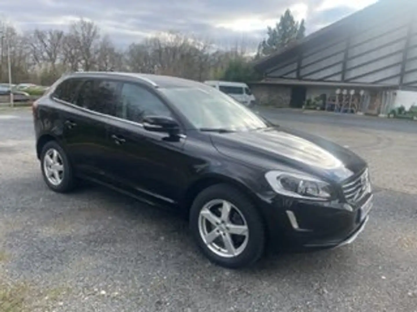 Volvo XC60 XC60+D3+Geartronic+Kinetic Schwarz - 2