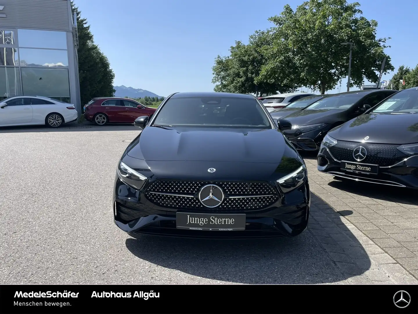 Mercedes-Benz A 220 A 220 d AMG Night 19" AHK Pano Keyless Multibeam Noir - 2