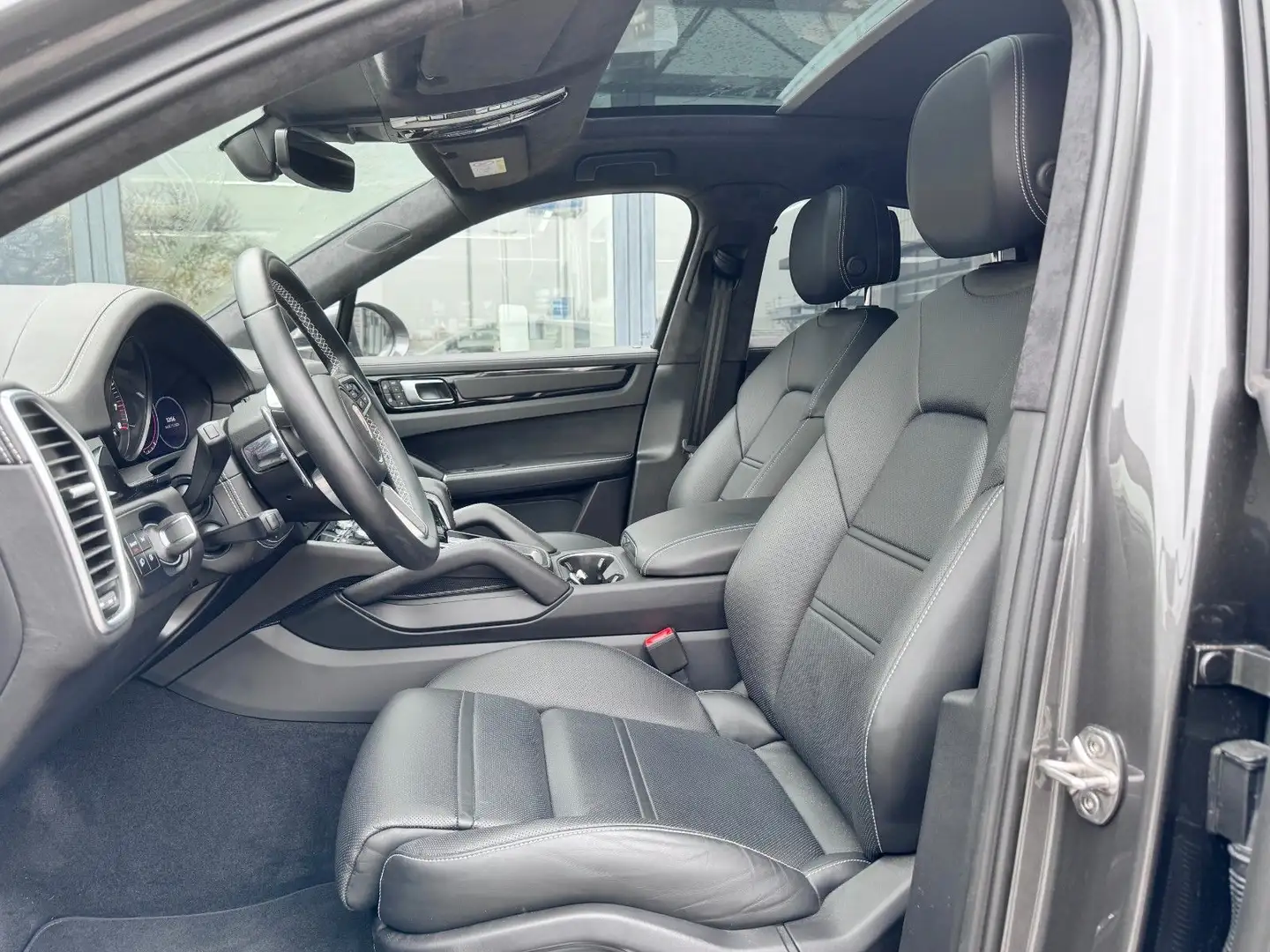 Porsche Cayenne GTS/ Vierradlenkung/ Burmester/ PDCC Grau - 2