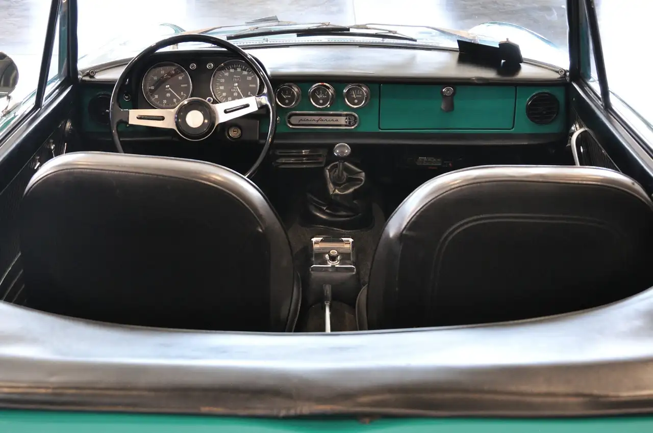 Alfa Romeo Spider 1300 Spider Junior Duetto osso di seppia RIAR conservata, foto 10