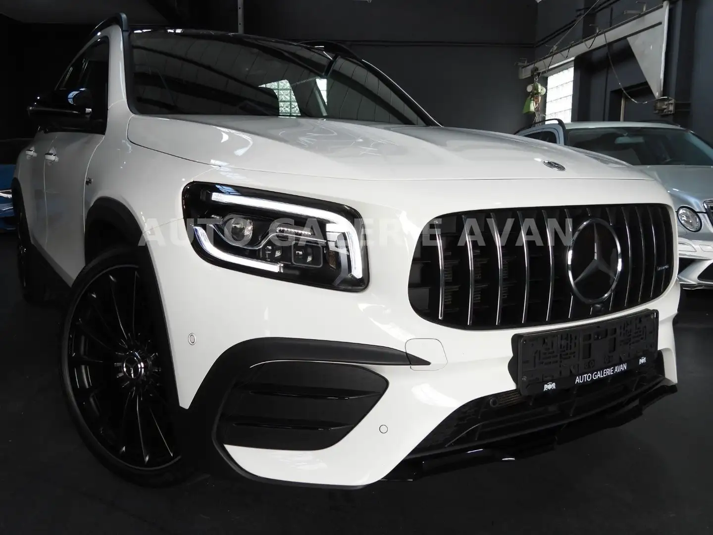 Mercedes-Benz GLB 35 AMG 4M/PANO/MEMORY/360°/BURMESTER/AHK Weiß - 1