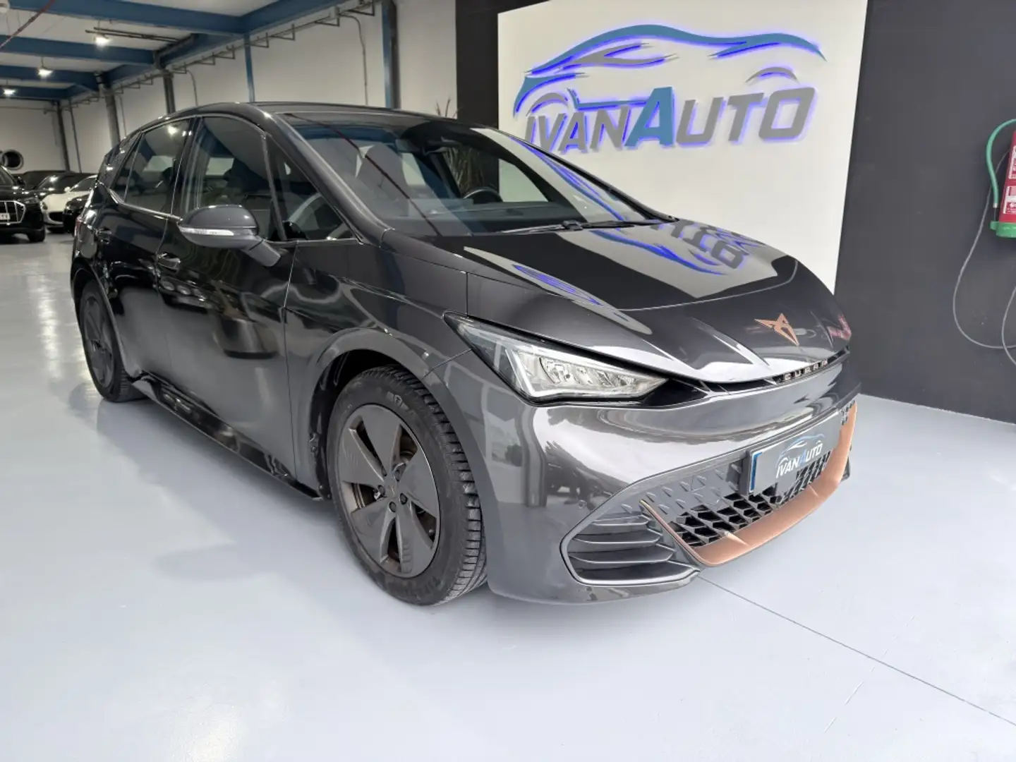 CUPRA Born 150kW 58kwh Gris - 1
