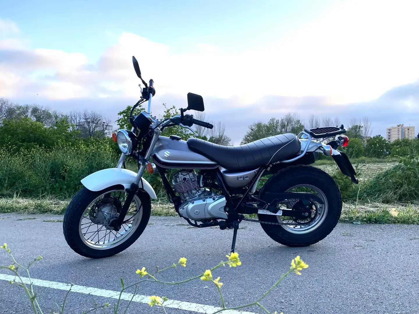 Suzuki RV 125 Van van Bruin - 1