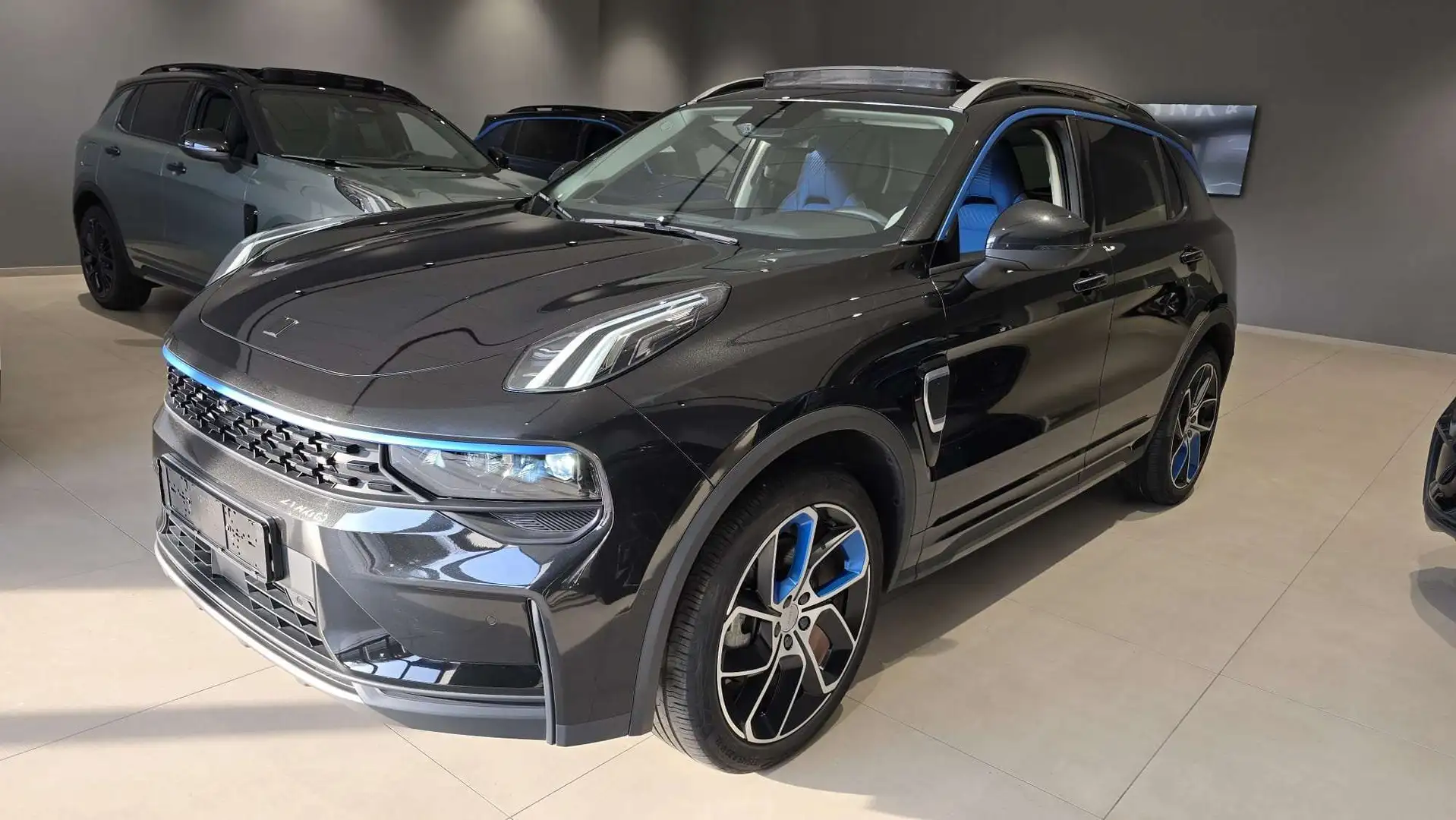 Lynk & Co 01 1.5 Turbo PHEV Schwarz - 2