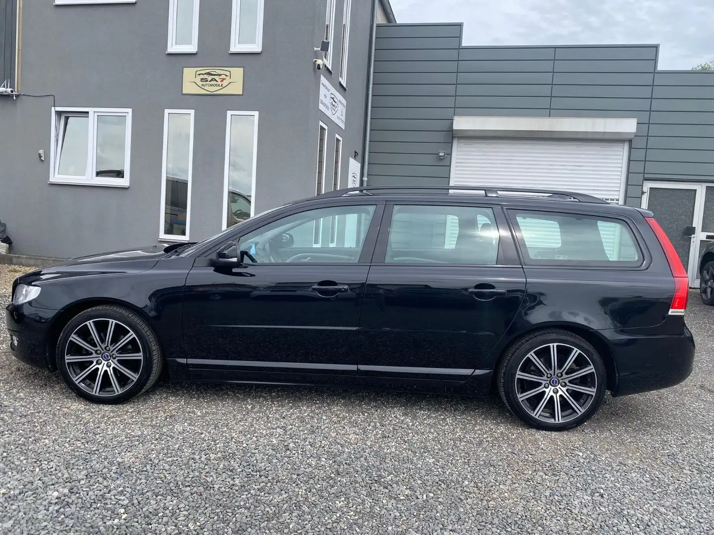 Volvo V70 Kombi Black Edition*Automatik*Volleder*2.HD* Schwarz - 1