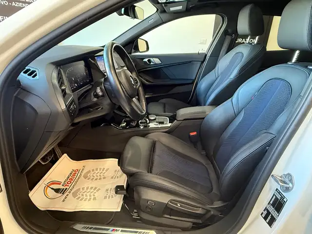 BMW 1 Series view 10