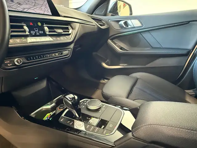BMW 1 Series view 13