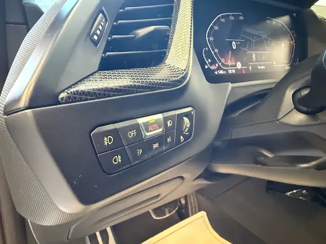 BMW 1 Series view 14