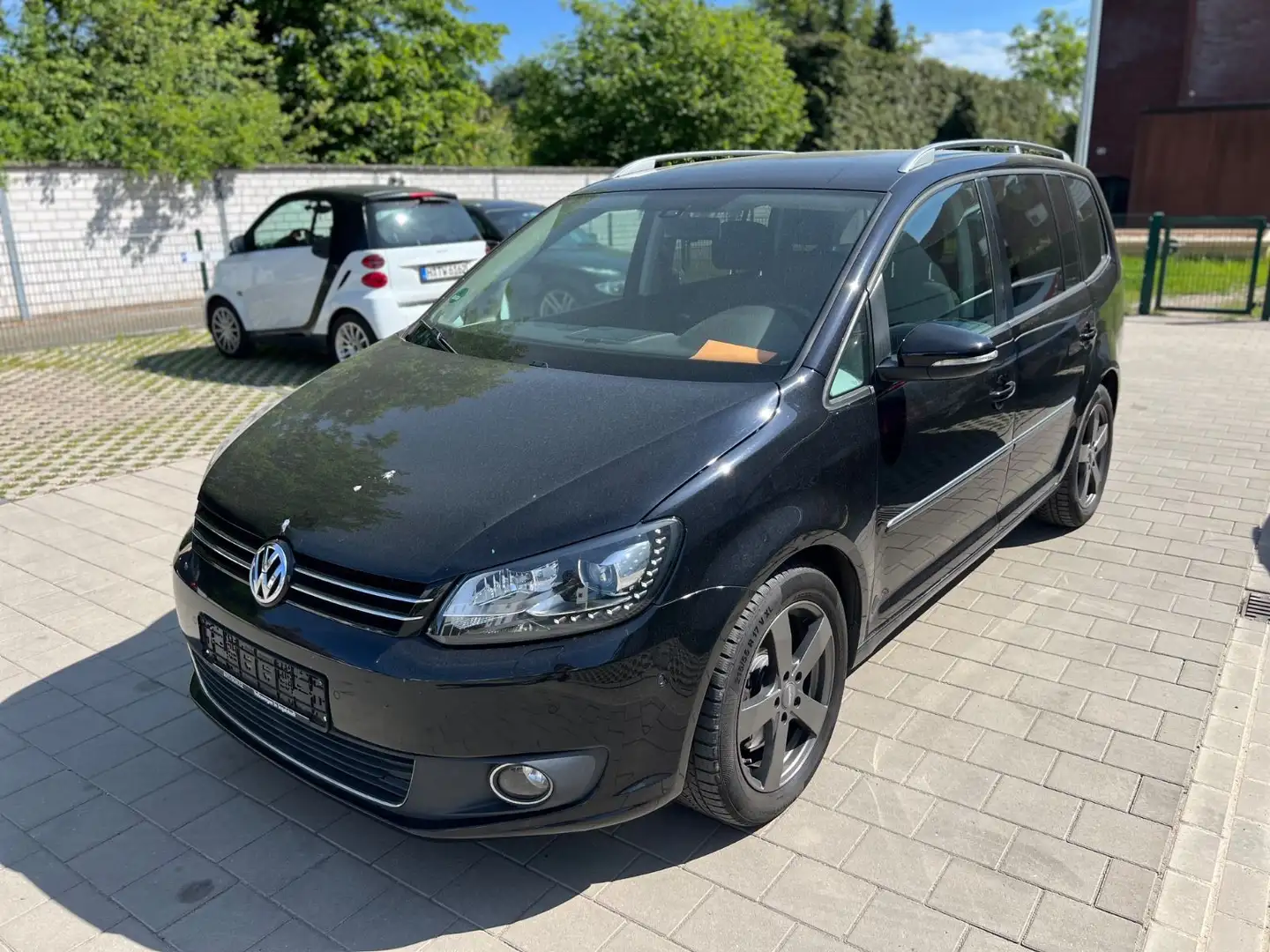 Volkswagen Touran Highline BMT*Automatik*Sitzheizung*Tüv Ne Schwarz - 1